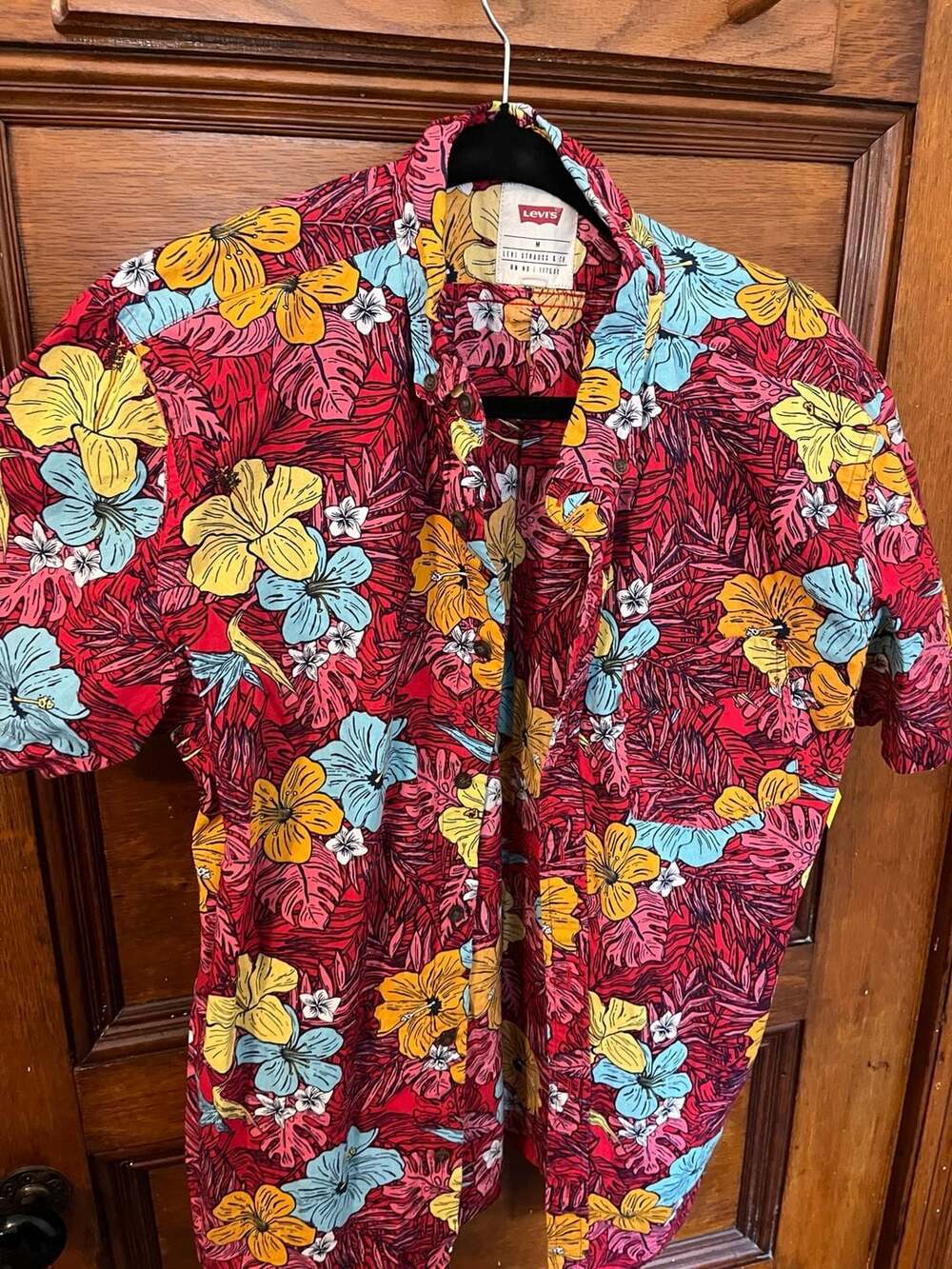 Levi's Men's Size Medium Red Tropical Hibiscus Floral Short Sleeve Button Down S